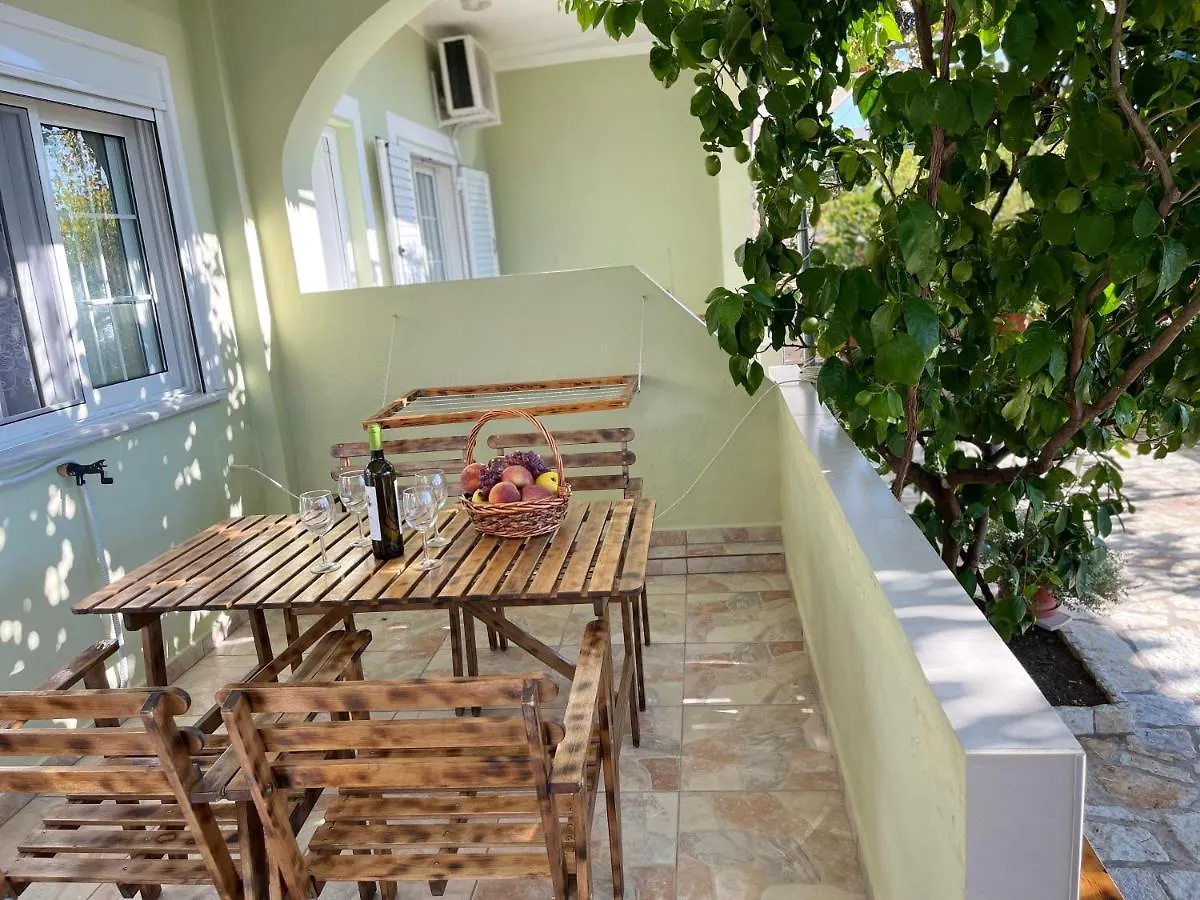 Apartment Villa Xhevdet Sarande